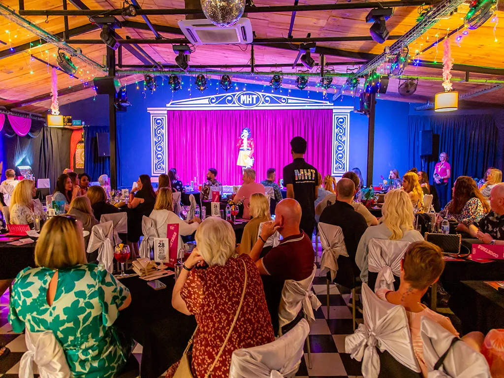 music-hall-tavern-sunshine-rent-tenerife (7)