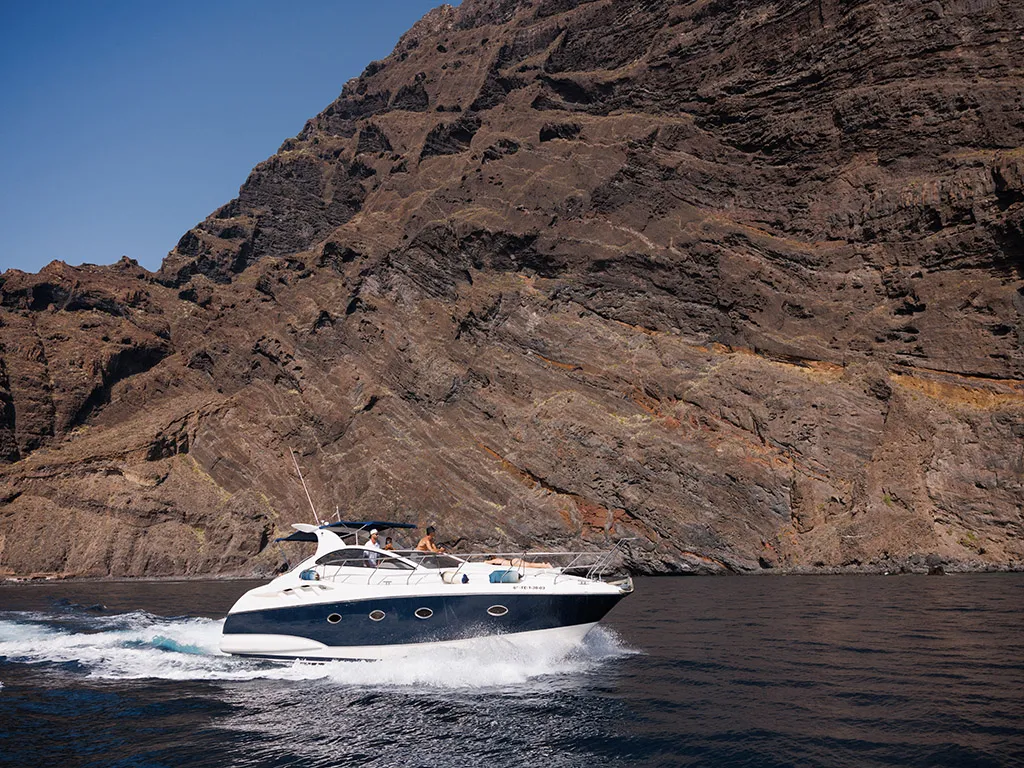 pampano-luxury-yacht-tenerife-sunshine-rent (1)