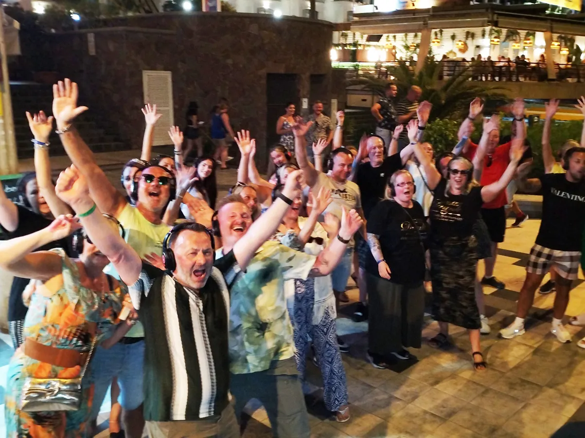 siltent-disco-adventure-tour-sunshine-rent-tenerife (3)