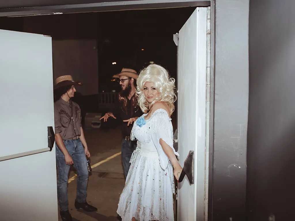 the-wild-south-dinner-show-tenerife-sunshine-rent (2)