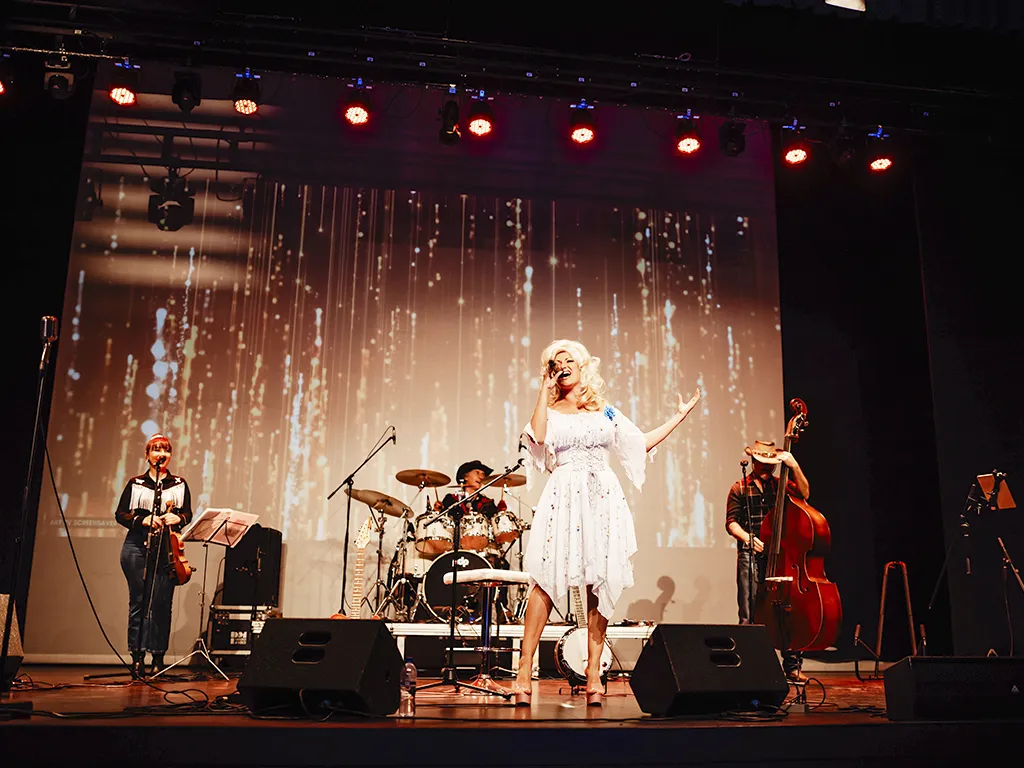 the-wild-south-dinner-show-tenerife-sunshine-rent (6)