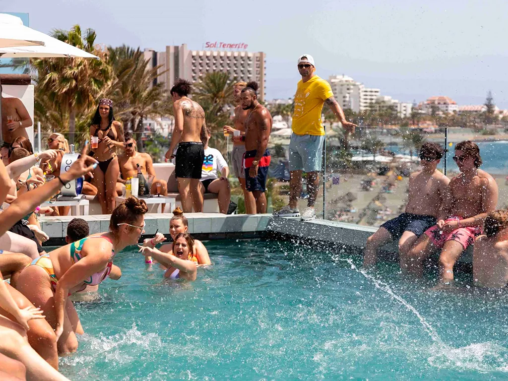 utopia-pool-party-tenerife-sunshine-rent (3)